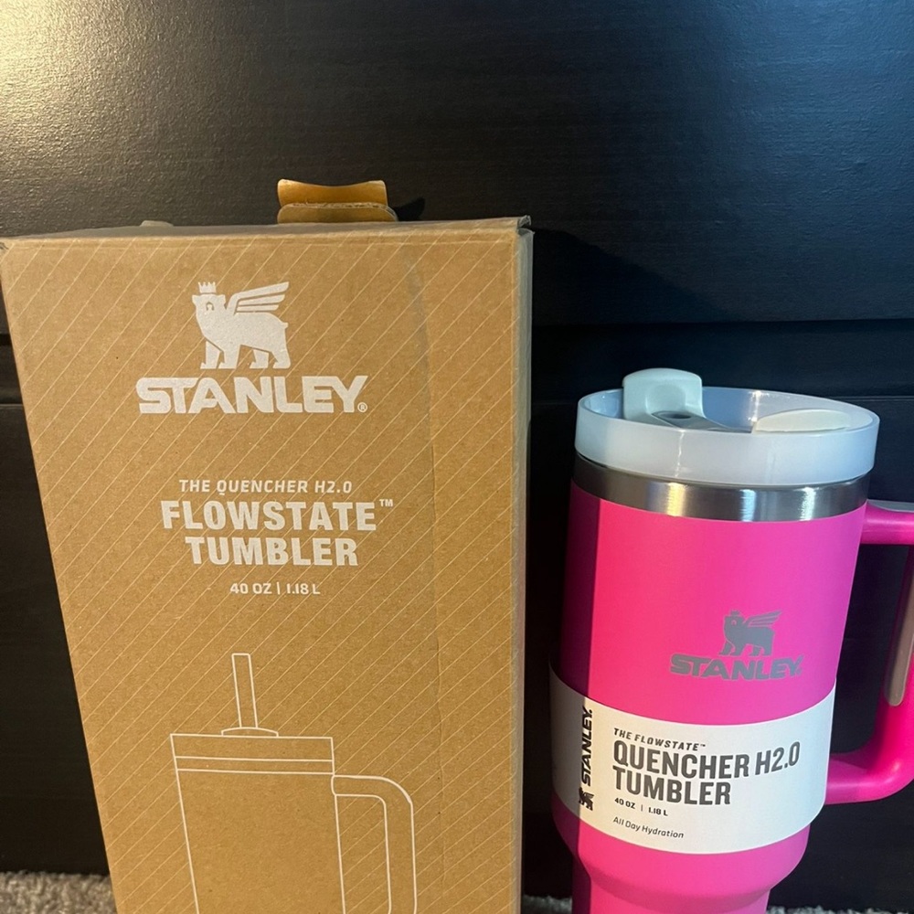 Stanley quencher h2.0 Valentine’s Day edition